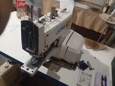 button attaching machine