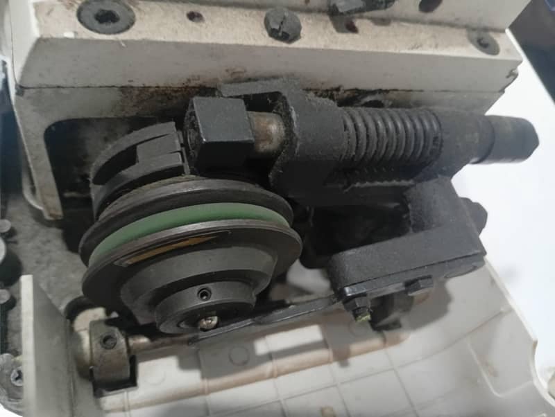 button attaching machine 5
