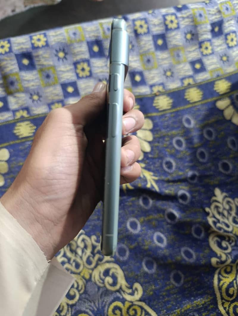 Google Pixel 8 4