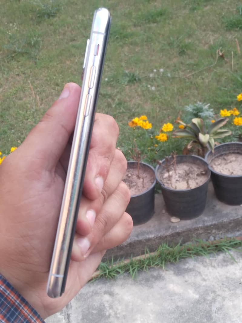 Apple iPhone X 5