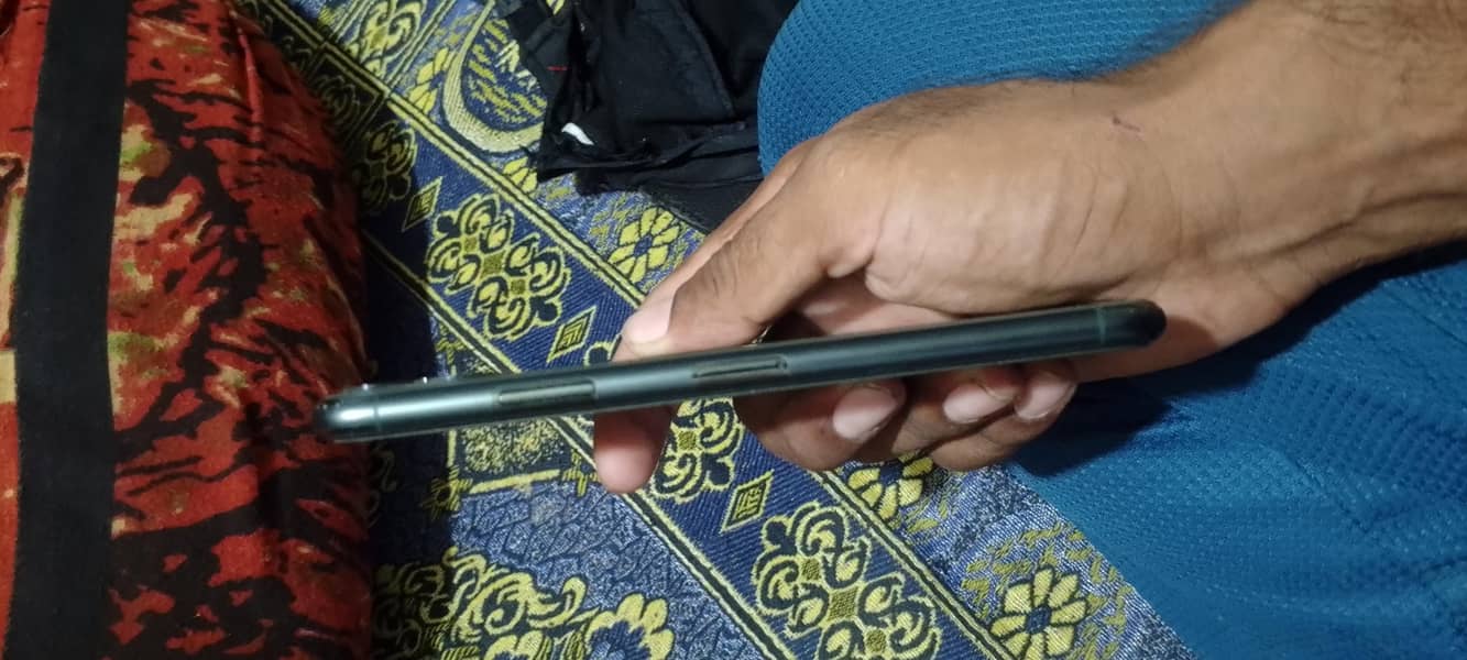 Apple iPhone 11 Pro Max 2