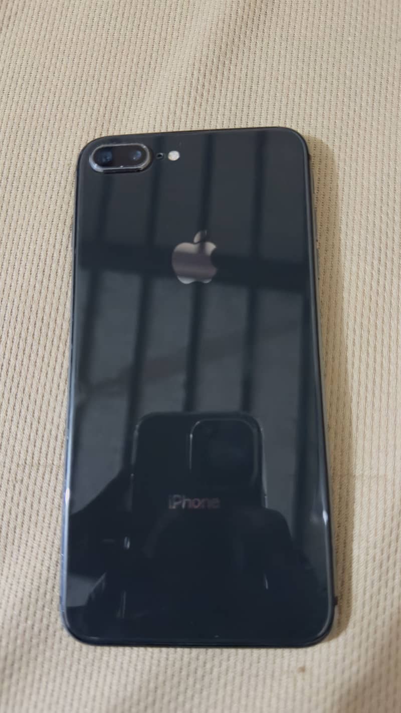 Apple iPhone 8 Plus 1