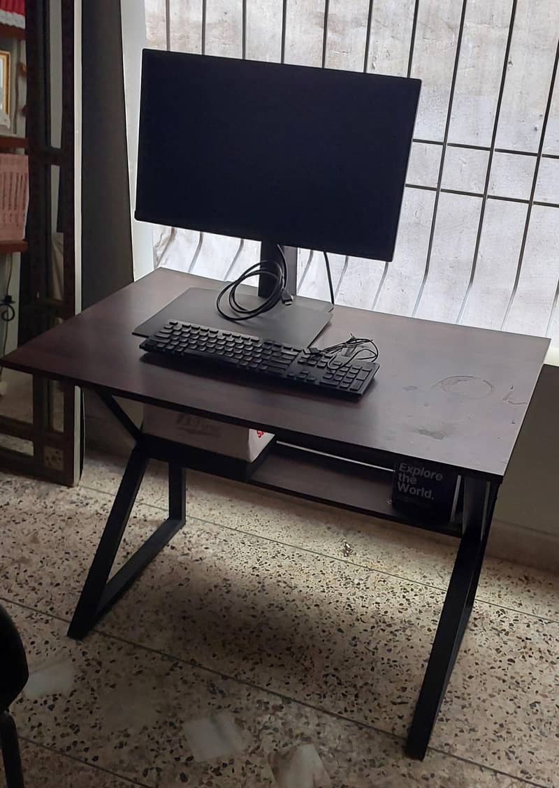 Computer table 1