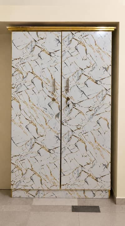 1 almari 2 shelves 1 dressing mirror