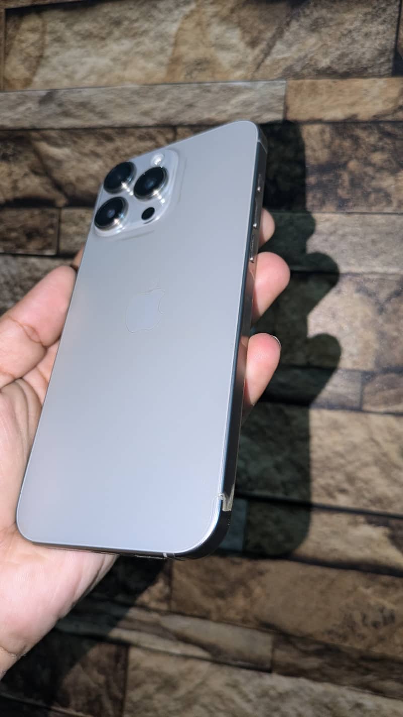 Apple iPhone 16 Pro Max 3