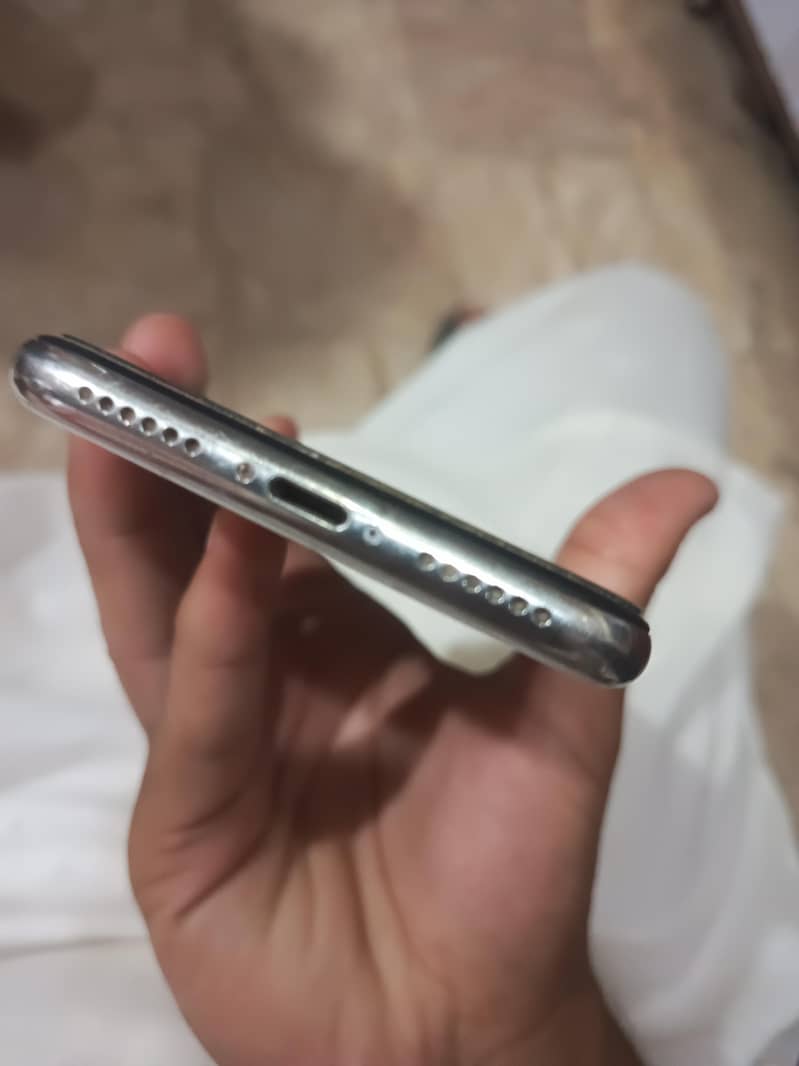 Apple iPhone X 3