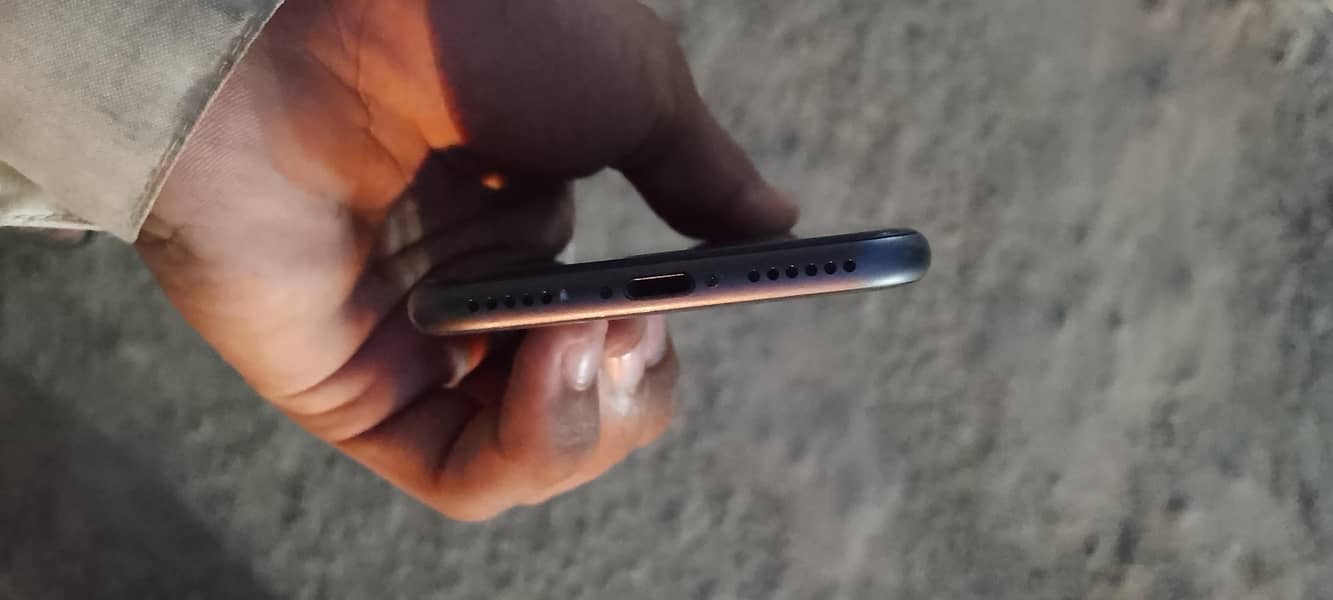 Apple iPhone 8 3