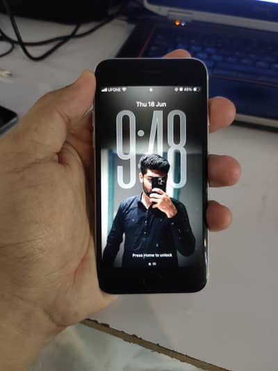 Apple iPhone SE