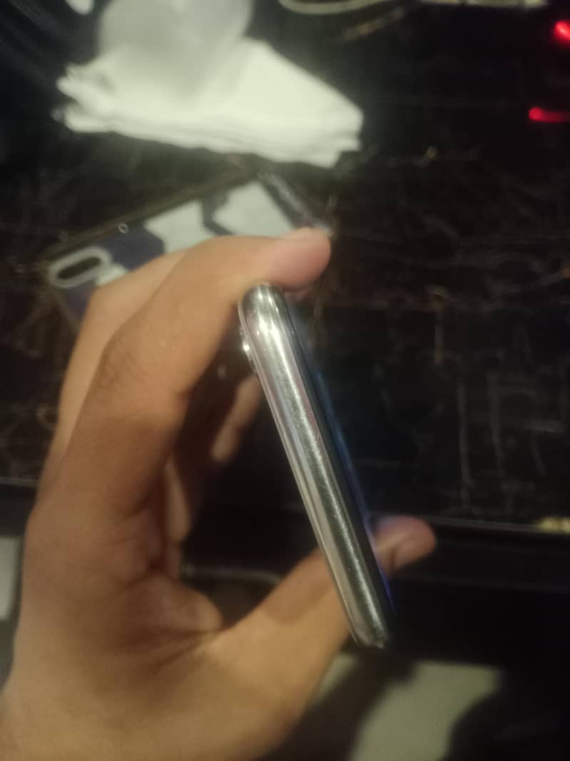Apple iPhone X 3