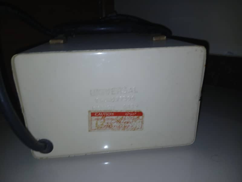 A 30 universal 3000 watts Automatic stablizer 2