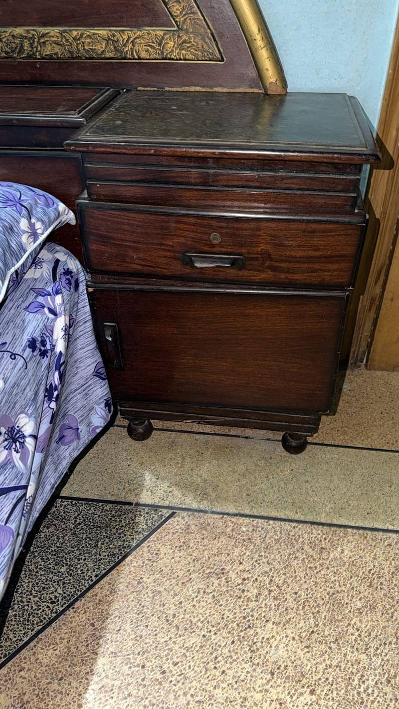 bed with dressing table used 1