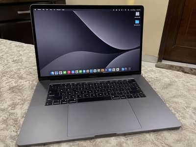 Macbook pro 16 inches (1000 gb)