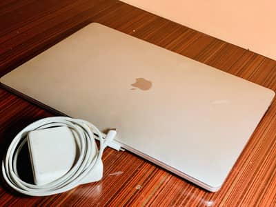 Macbook Pro 2017 | Intel Core i7-16GB | 15-inch