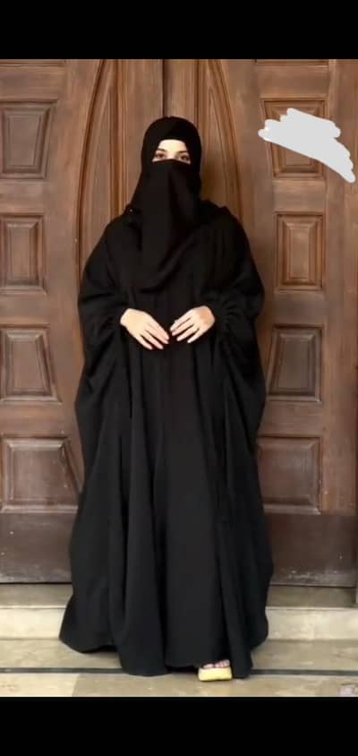 beggy abaya with hijaab and nikaab