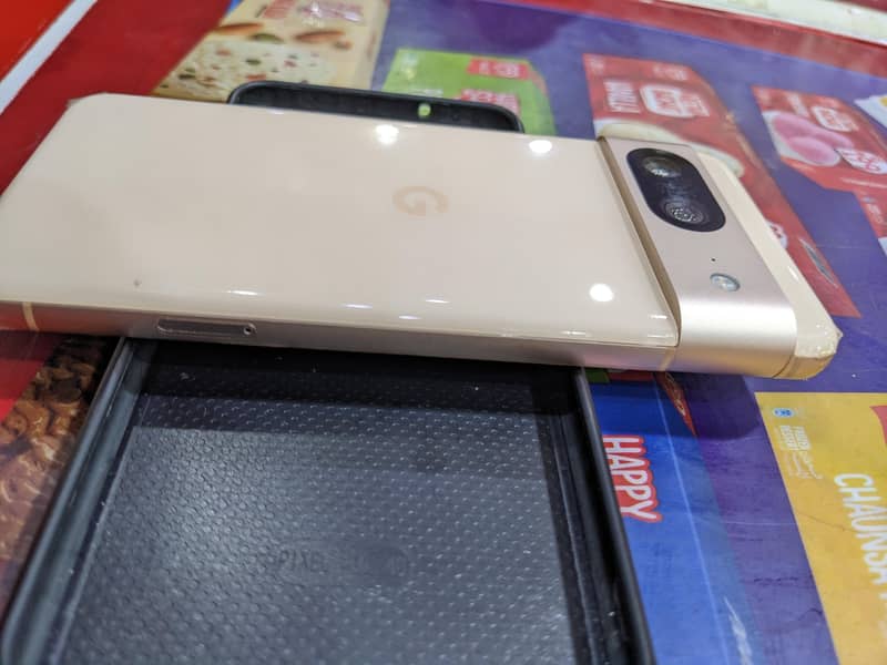 Google Pixel 8 4
