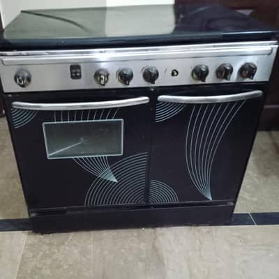 5-Burner Gas Cooking Range with Baking Oven – Excellent Condition