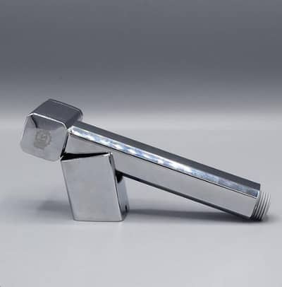 plumber available con: 03154592508