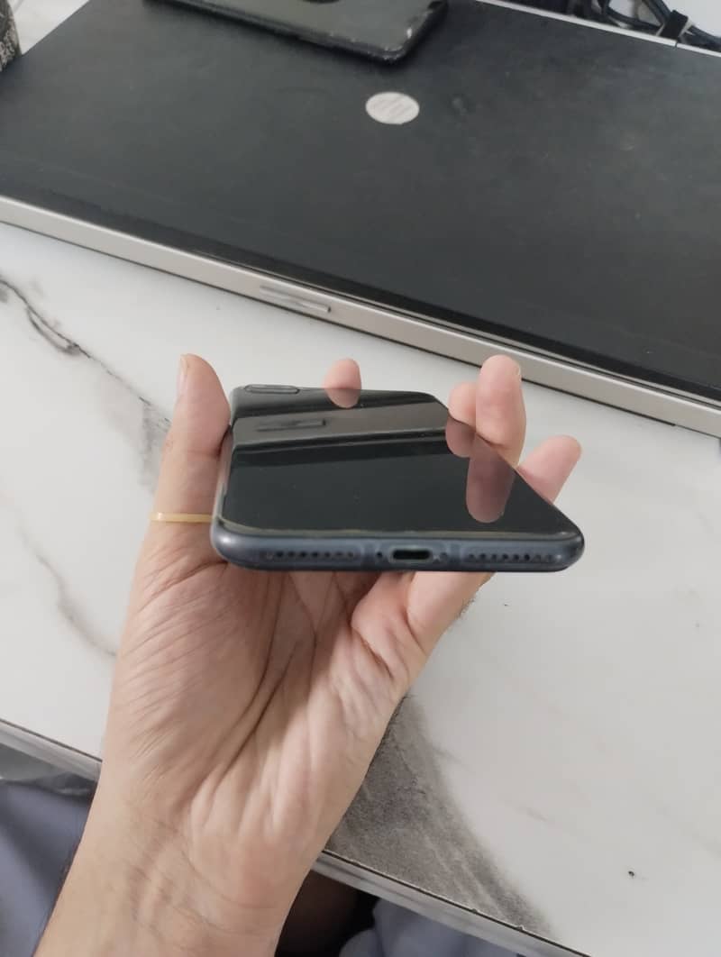Apple iPhone 8 Plus 3