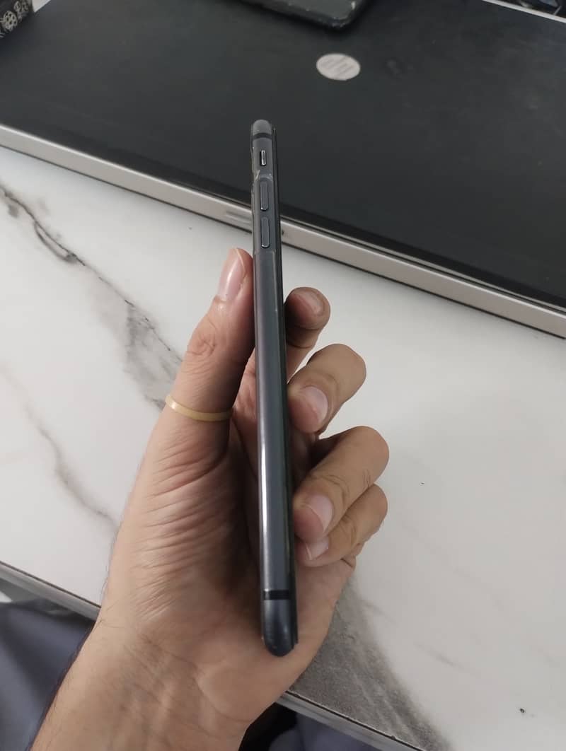 Apple iPhone 8 Plus 5
