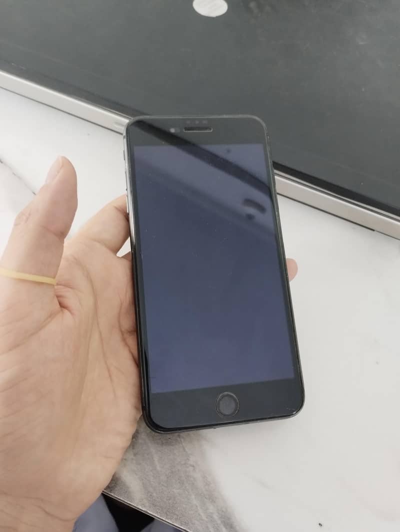 Apple iPhone 8 Plus 1