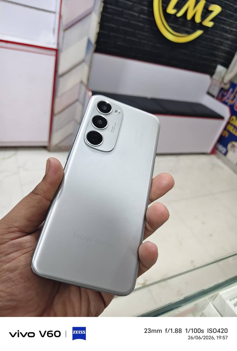 spark 40 pro plus 1