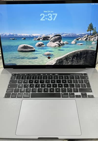 Macbook pro 2019 i9 16gb new condition