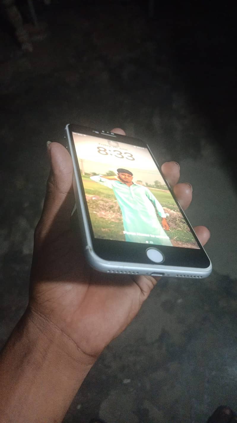 Apple iPhone 8 Plus 3