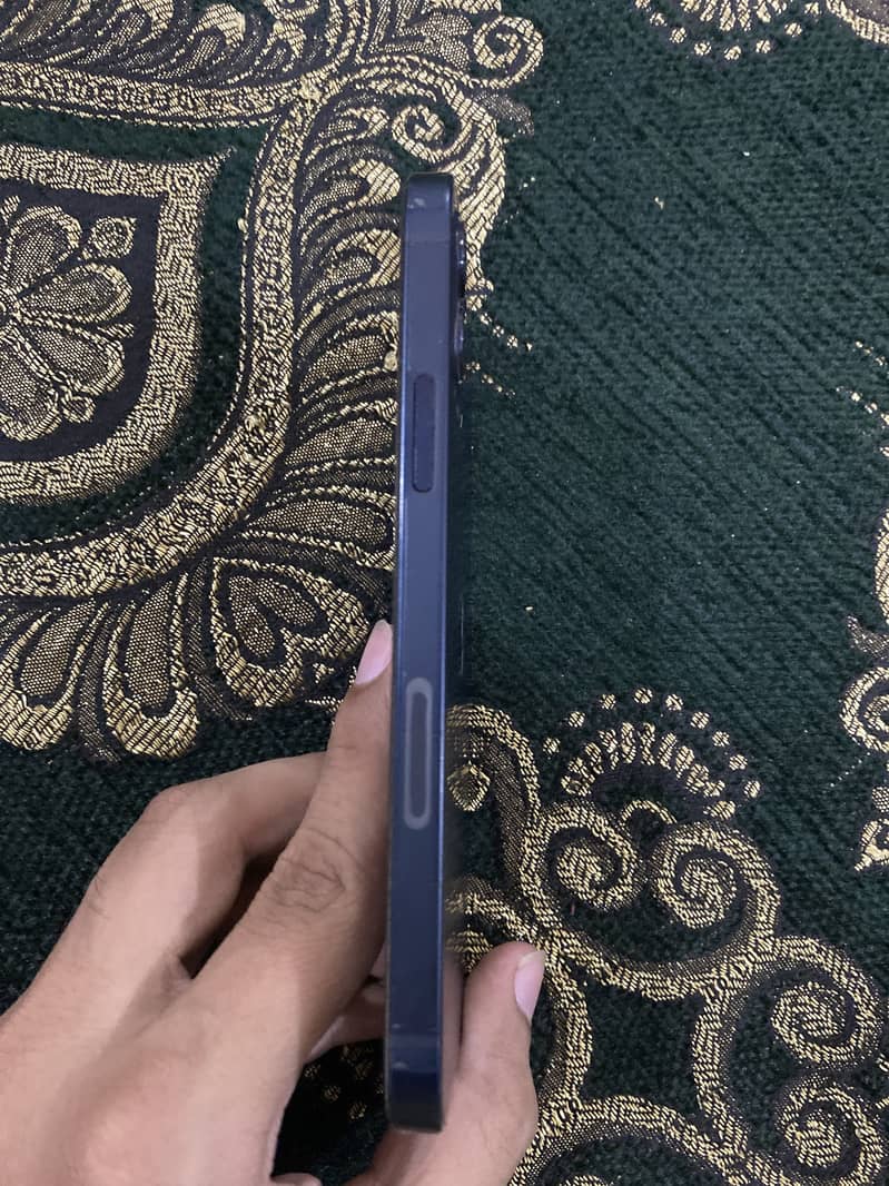 Apple iPhone 12 3