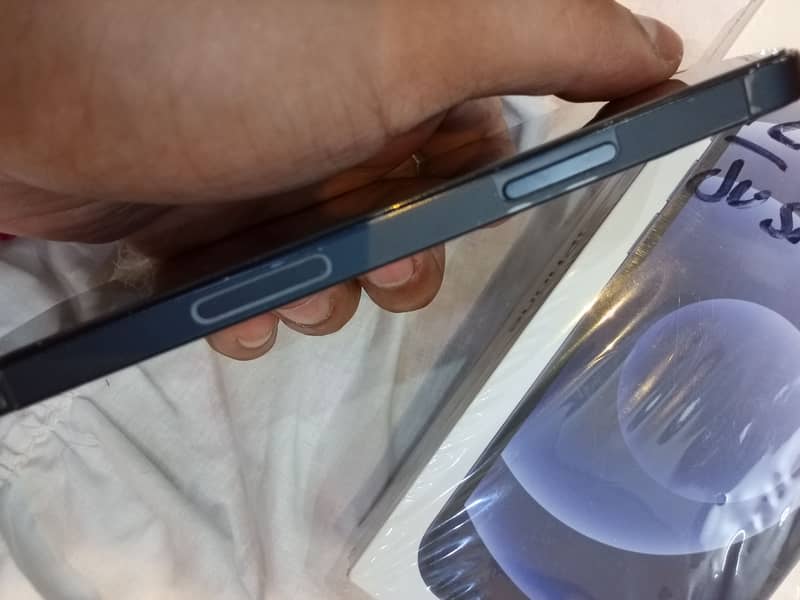 Apple iPhone 12 6