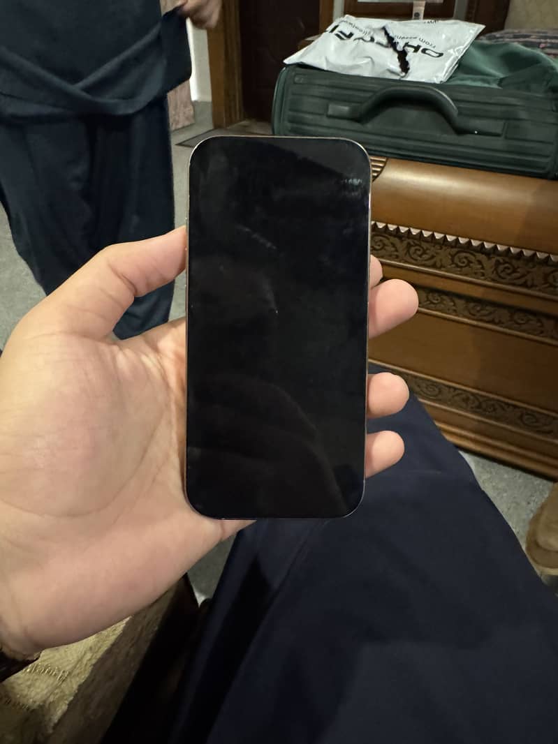 iPhone 16 Pro 1