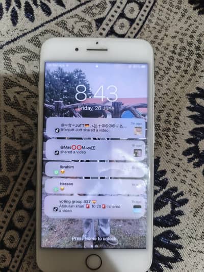 Apple iPhone 8 Plus jv
