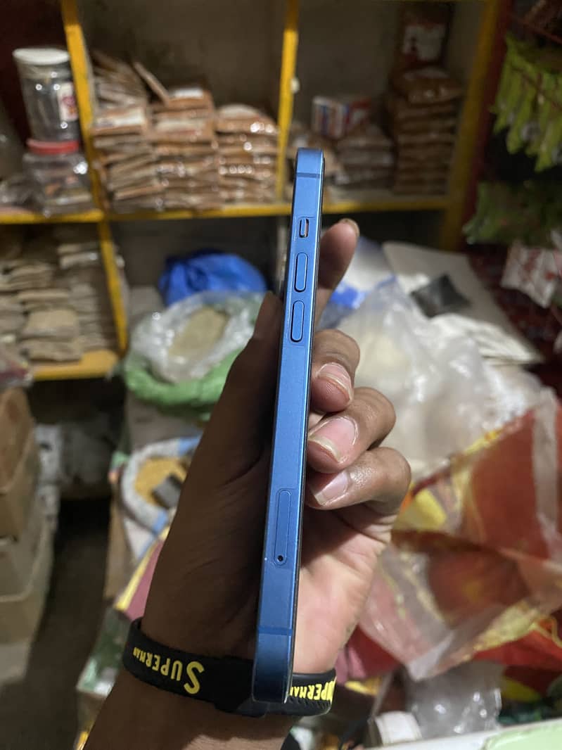 Apple iPhone 13 4