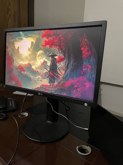 used 24 inch LG moniter for sale