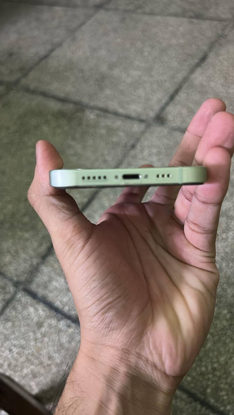 Apple iPhone 12 4