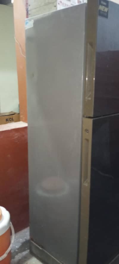 Fridge 4 saal garanty ke sath Haier company fridge