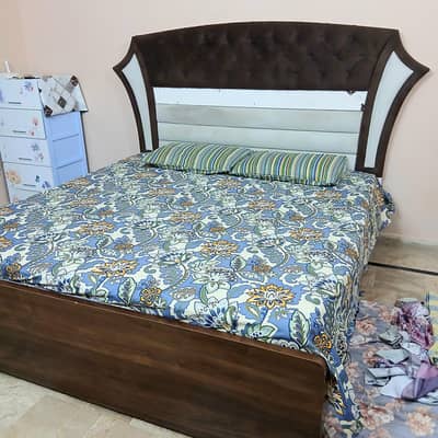Bedroom Furniture Set for Sale