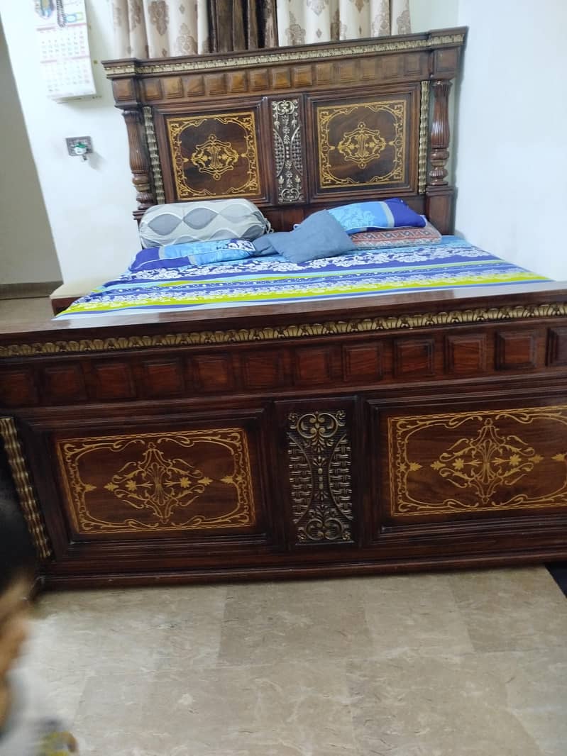 Bed set with dressing table 0