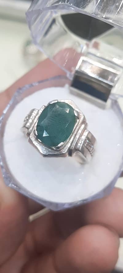 Quail (Pure Zambian Emerald Silver Ring)