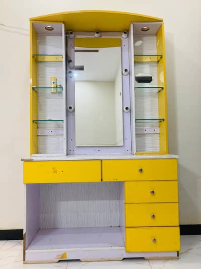 single beds urgent sale. . .