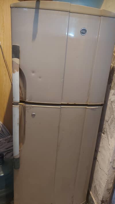 PEL freezer for sale. only door pe thora zang hai. original compresor.