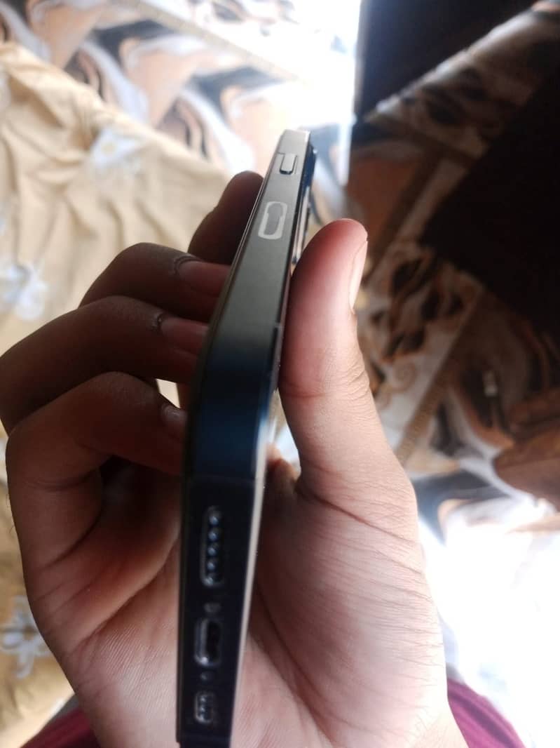 Apple iPhone 13 2