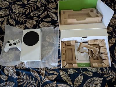 Xbox series s [ urgent sale ]