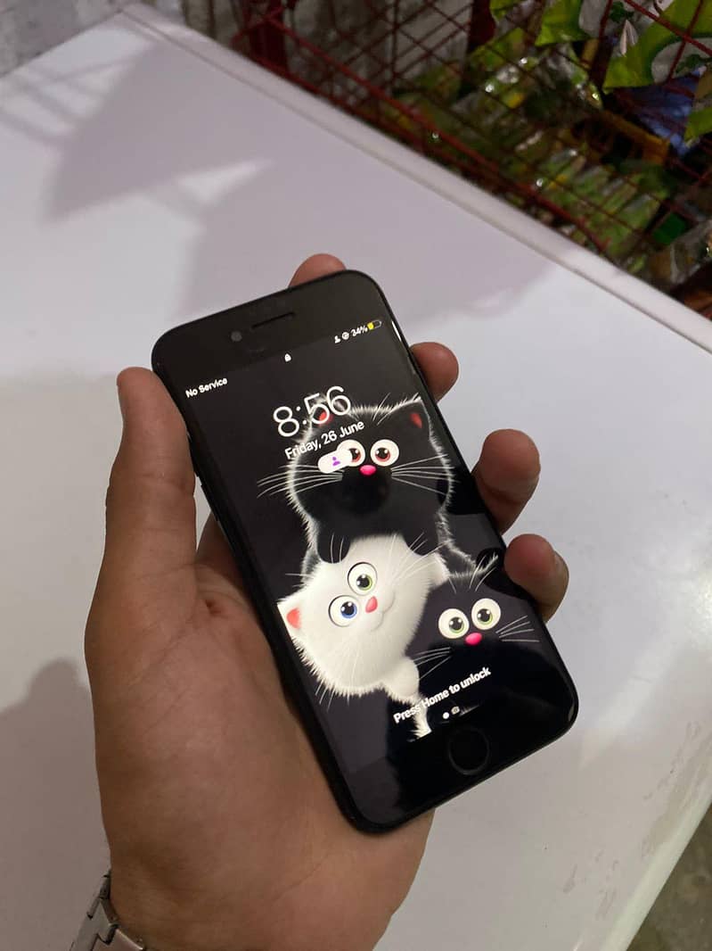 Apple iPhone 7 1