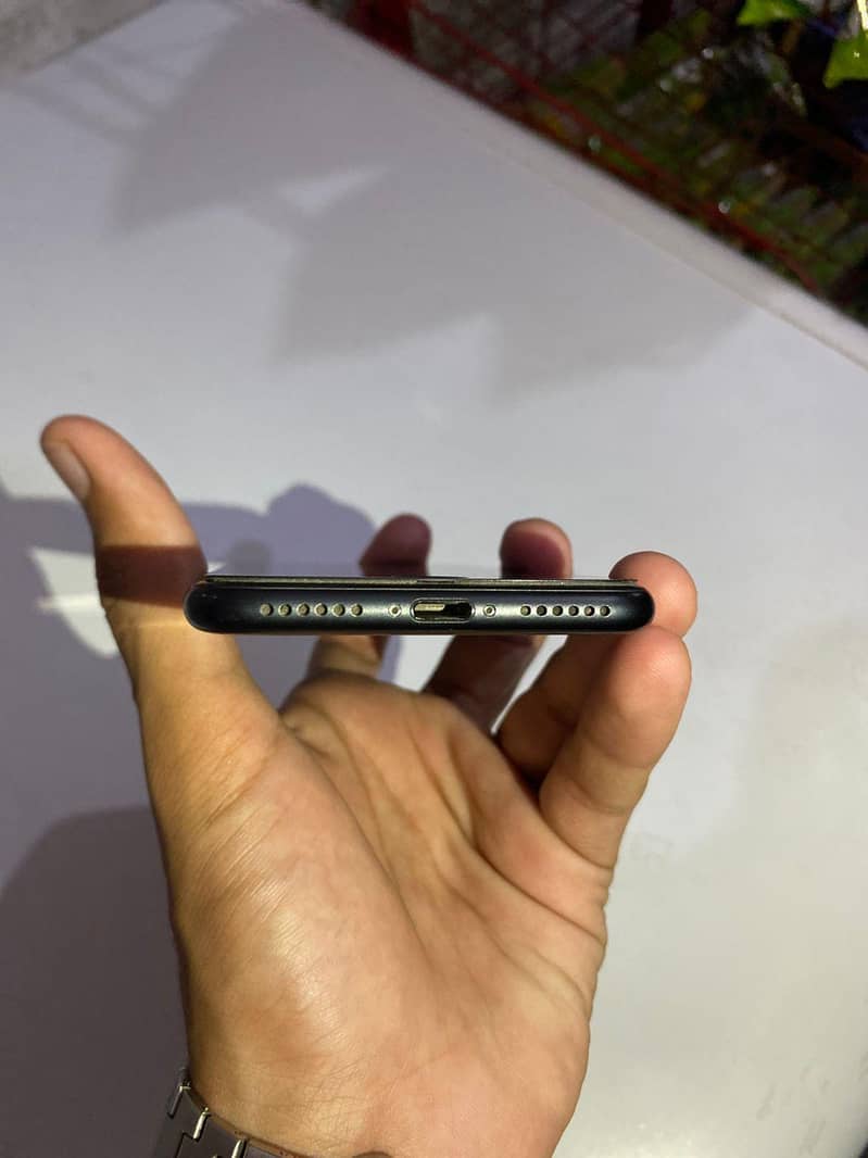 Apple iPhone 7 2