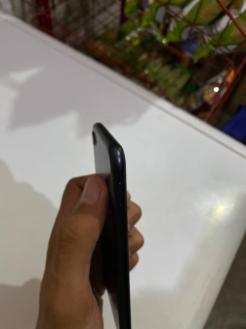 Apple iPhone 7 3