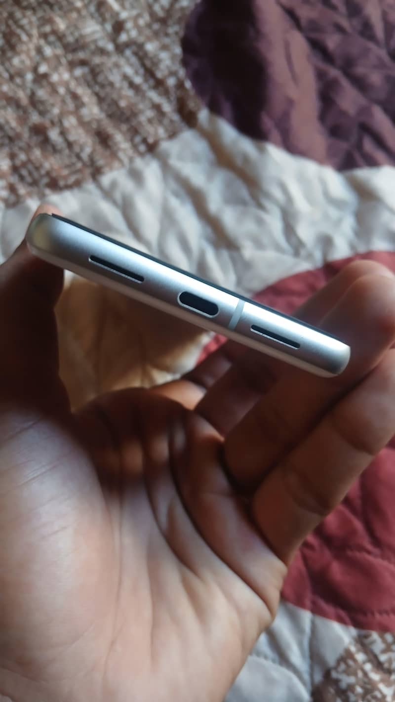 Google Pixel 7 4