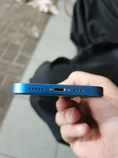 Apple iPhone 13