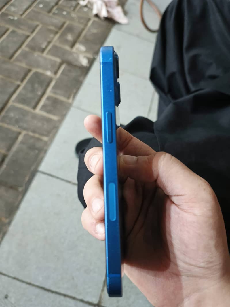 Apple iPhone 13 2