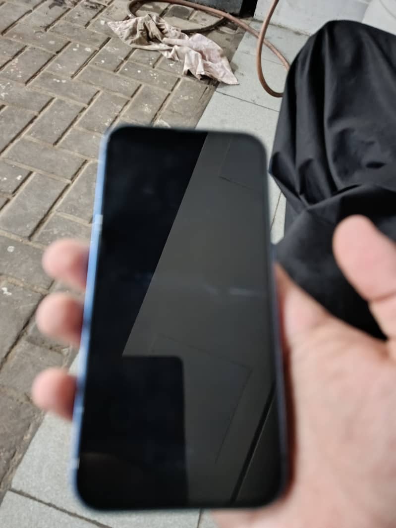 Apple iPhone 13 4