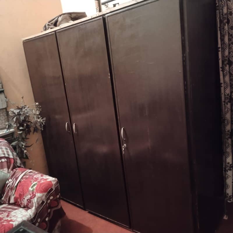 wardrobe 0
